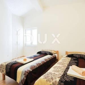BIBINJE, ZADAR - TOP LOKACIJA! Uhodani restoran s apartmanima 1. red do mora
