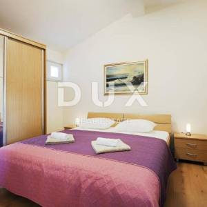 BIBINJE, ZADAR - TOP LOKACIJA! Uhodani restoran s apartmanima 1. red do mora