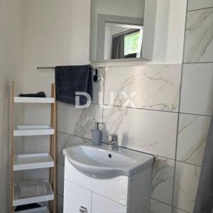 BILICE, ŠIBENIK – PRILIKA! Dvojna kuća sa 4 apartmana prvi red uz more