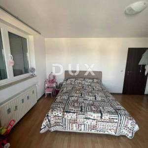 BILICE, ŠIBENIK – PRILIKA! Dvojna kuća sa 4 apartmana prvi red uz more