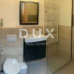 BILICE, ŠIBENIK – PRILIKA! Dvojna kuća sa 4 apartmana prvi red uz more