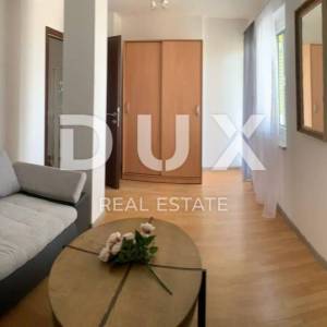 BILICE, ŠIBENIK – PRILIKA! Dvojna kuća sa 4 apartmana prvi red uz more