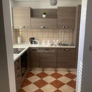 BILICE, ŠIBENIK – PRILIKA! Dvojna kuća sa 4 apartmana prvi red uz more