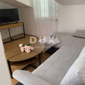 BILICE, ŠIBENIK – PRILIKA! Dvojna kuća sa 4 apartmana prvi red uz more