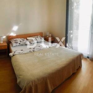 BILICE, ŠIBENIK – PRILIKA! Dvojna kuća sa 4 apartmana prvi red uz more