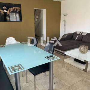 BILICE, ŠIBENIK – PRILIKA! Dvojna kuća sa 4 apartmana prvi red uz more