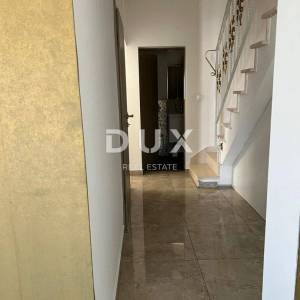 BILICE, ŠIBENIK – PRILIKA! Dvojna kuća sa 4 apartmana prvi red uz more