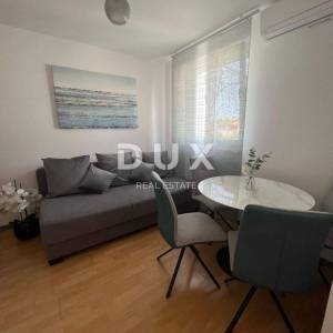 BILICE, ŠIBENIK – PRILIKA! Dvojna kuća sa 4 apartmana prvi red uz more
