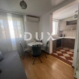 BILICE, ŠIBENIK – PRILIKA! Dvojna kuća sa 4 apartmana prvi red uz more