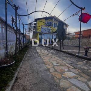 BILICE, ŠIBENIK – PRILIKA! Dvojna kuća sa 4 apartmana prvi red uz more