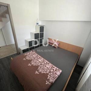 BILICE, ŠIBENIK – PRILIKA! Dvojna kuća sa 4 apartmana prvi red uz more