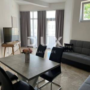 BILICE, ŠIBENIK – PRILIKA! Dvojna kuća sa 4 apartmana prvi red uz more