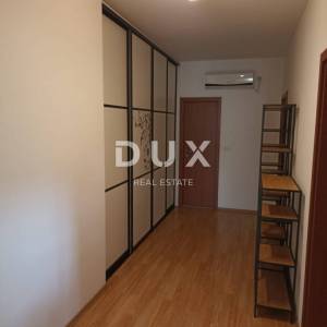 BIOGRAD NA MORU - EKSKLUZIVNA PRILIKA – KUĆA S 4 APARTMANA I PROSTRANIM STANOM – CENTAR!