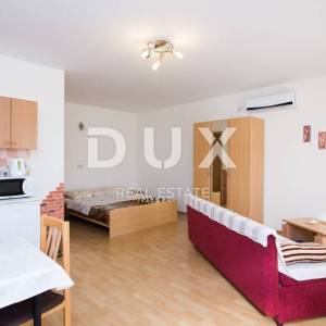 BIOGRAD NA MORU - EKSKLUZIVNA PRILIKA – KUĆA S 4 APARTMANA I PROSTRANIM STANOM – CENTAR!