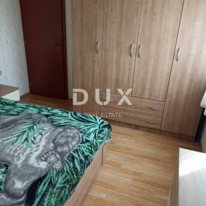 BIOGRAD NA MORU - EKSKLUZIVNA PRILIKA – KUĆA S 4 APARTMANA I PROSTRANIM STANOM – CENTAR!