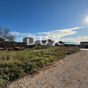 BIOGRAD, PAKOŠTANE - Najam građevinskog zemljišta 150 m od mora