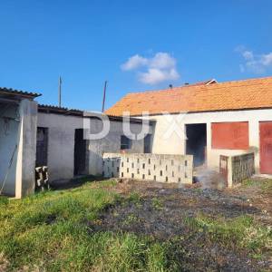 BIOGRAD, RAŠTANE GORNJE - Kamena kuća na parceli od 1600 m2