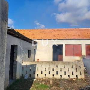 BIOGRAD, RAŠTANE GORNJE - Kamena kuća na parceli od 1600 m2