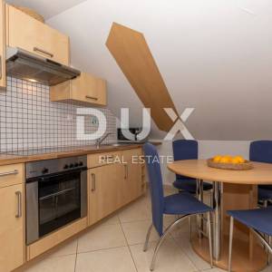 BIOGRAD, SVETI FILIP I JAKOV - Apartmanska kuća s bazenom i pogledom na more
