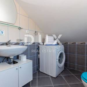 BIOGRAD, SVETI FILIP I JAKOV - Apartmanska kuća s bazenom i pogledom na more