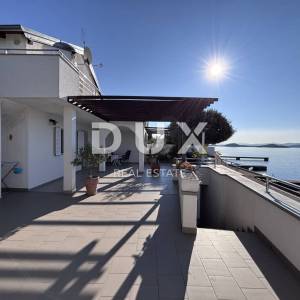 BIOGRAD, SVETI PETAR - Predivna kuća za odmor 1. red do mora