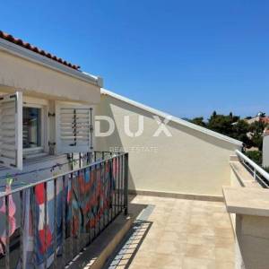 BIOGRAD, TURANJ - stan u potkrovlju na samoj plaži