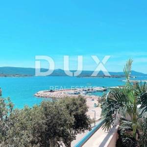 BIOGRAD, TURANJ - stan u potkrovlju na samoj plaži