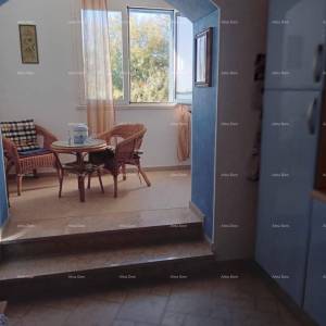 Blizina grada Umaga. Prodaje se kuća, 123.65 m2 na samoj obali mora, 10 metara do mora.