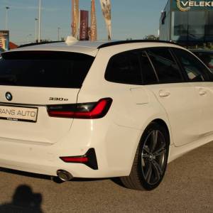 BMW serija 3 330e Touring *LED, PANORAMA, NAVIGACIJA*