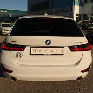 BMW serija 3 330e Touring *LED, PANORAMA, NAVIGACIJA*