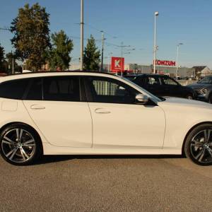 BMW serija 3 330e Touring *LED, PANORAMA, NAVIGACIJA*