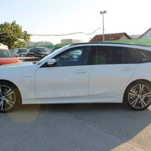 BMW serija 3 330e Touring *LED, PANORAMA, NAVIGACIJA*