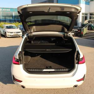 BMW serija 3 330e Touring *LED, PANORAMA, NAVIGACIJA*