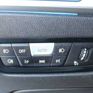 BMW serija 3 330e Touring *LED, PANORAMA, NAVIGACIJA*