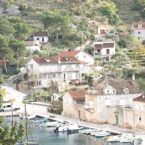Brač, Bobovišća kuća prizemlje i roh bau potkrovlje 204 m2