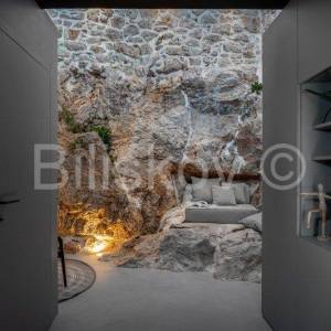Brač, Bol, prodaja renovirana kamena kuća, 9 apartmana
