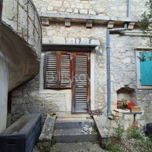 Brač, Milna, prodaja kamena kuća, centar, 50m od mora