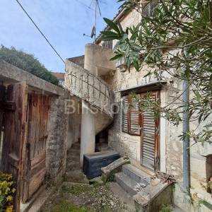 Brač, Milna, prodaja kamena kuća, centar, 50m od mora