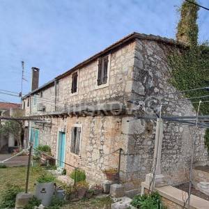 Brač, Milna, prodaja kamena kuća, centar, 50m od mora