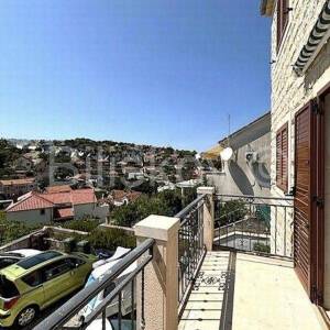 Brač, Splitska 3soban stan 91 m2, parking12 m2
