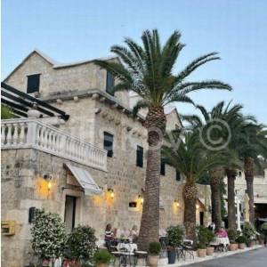 Brač, Splitska 3soban stan 91 m2, parking12 m2