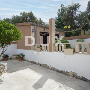 BRAČ, SPLITSKA - Predivna apartmanska kuća s bazenom