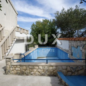 BRAČ, SPLITSKA - Predivna apartmanska kuća s bazenom
