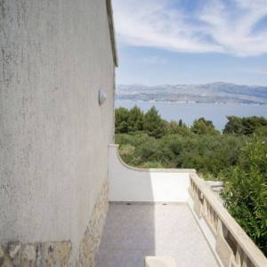 BRAČ, SPLITSKA - Predivna apartmanska kuća s bazenom