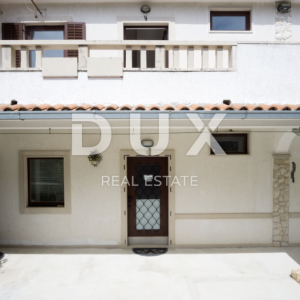 BRAČ, SPLITSKA - Predivna apartmanska kuća s bazenom