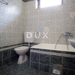 BRAČ, SPLITSKA - Predivna apartmanska kuća s bazenom