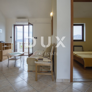 BRAČ, SPLITSKA - Predivna apartmanska kuća s bazenom