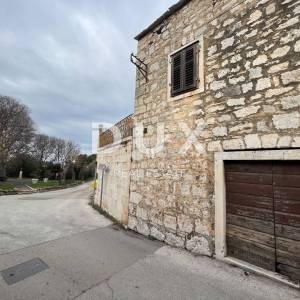 BRAČ, SUPETAR - Mediteranska vila za renovaciju