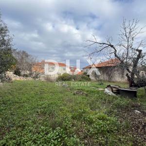 BRAČ, SUPETAR - Mediteranska vila za renovaciju