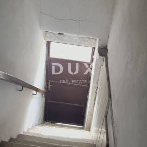 BRAČ, SUPETAR - Mediteranska vila za renovaciju